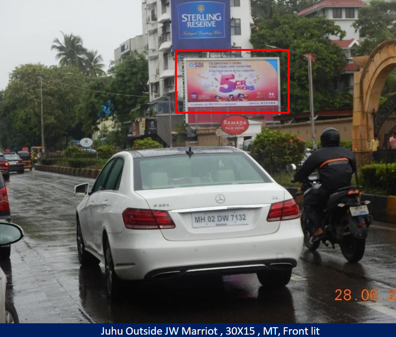 Mumbai - Juhu Outside JW Marriot - MT
