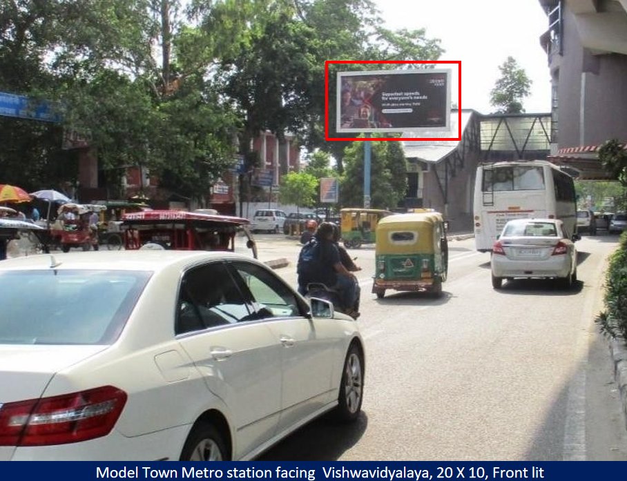 Delhi - Model Town Metro station facing  Vishwavidyalaya
